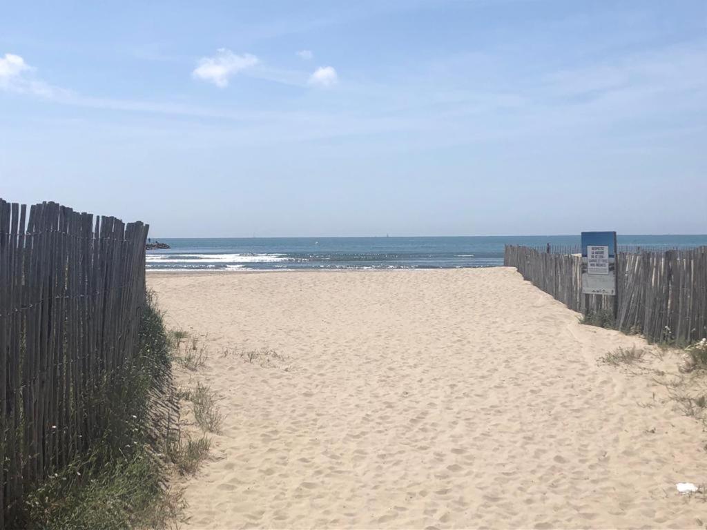 Le Grau Du Roi - Rive Droite - Plage Du Boucanet Exterior photo